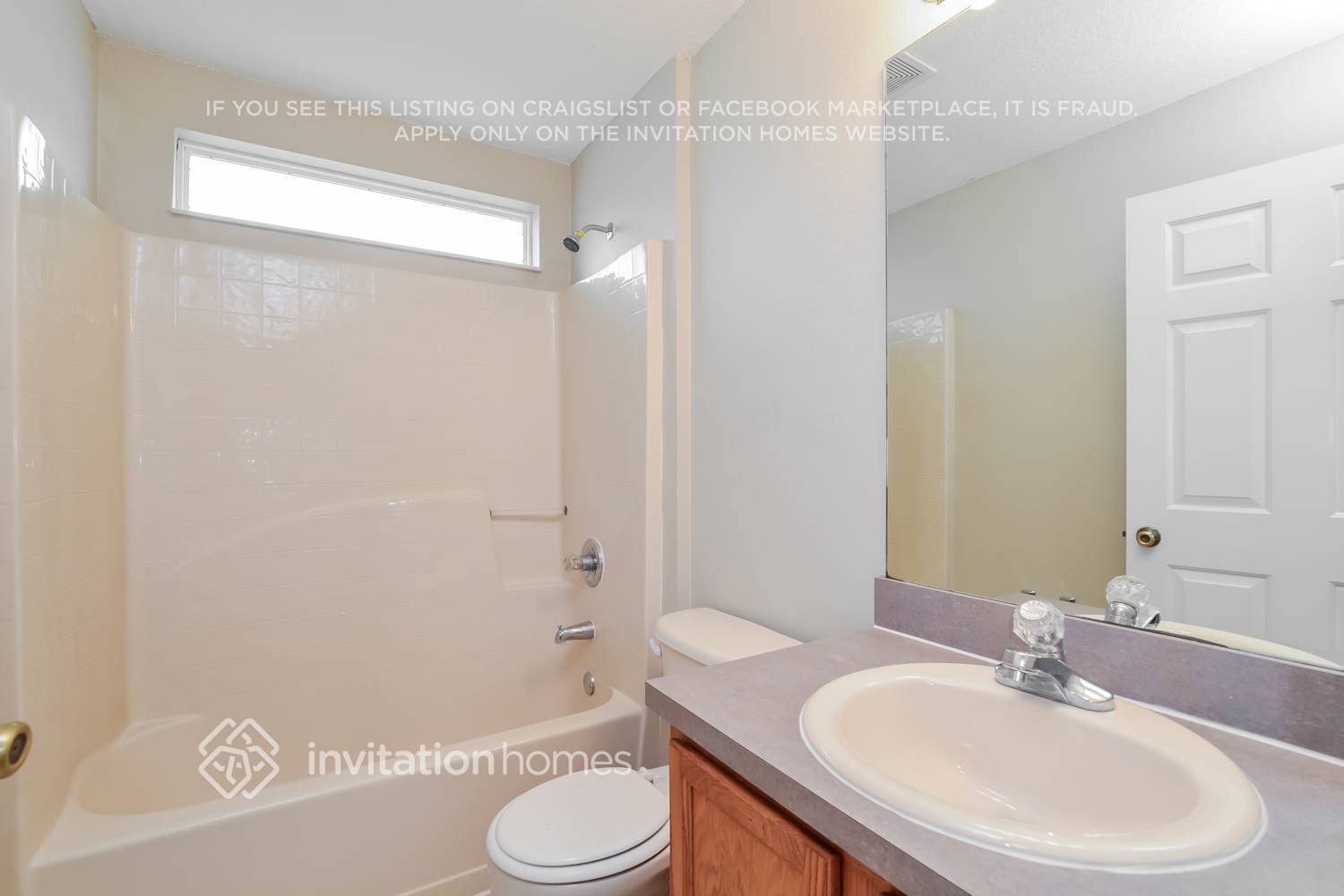 Building Photo - 1300 Navarre Dr