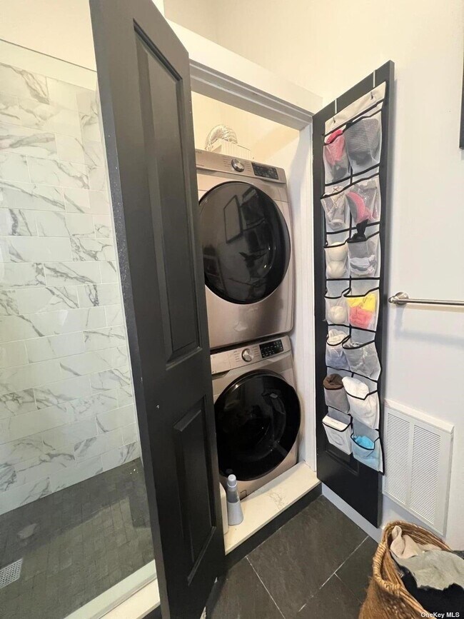 Building Photo - 56 W Main St