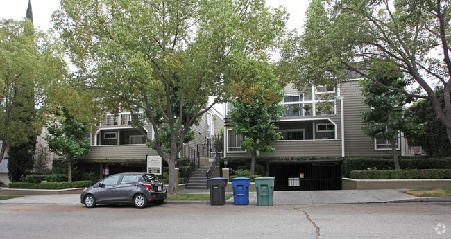 Building Photo - 353 E Trujunga