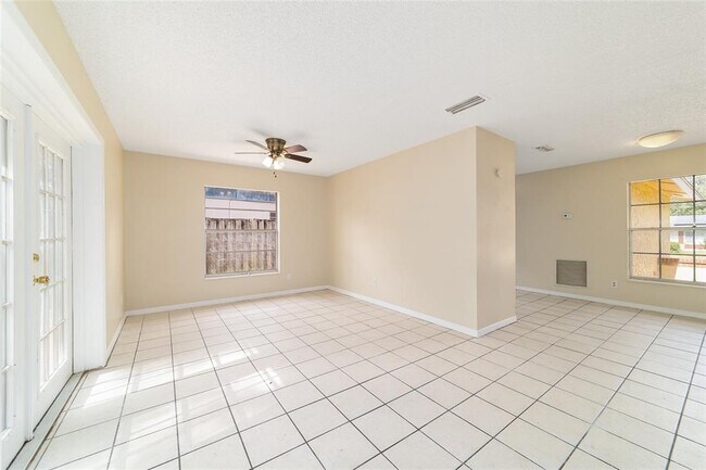 Building Photo - 1810 NE 29th Pl