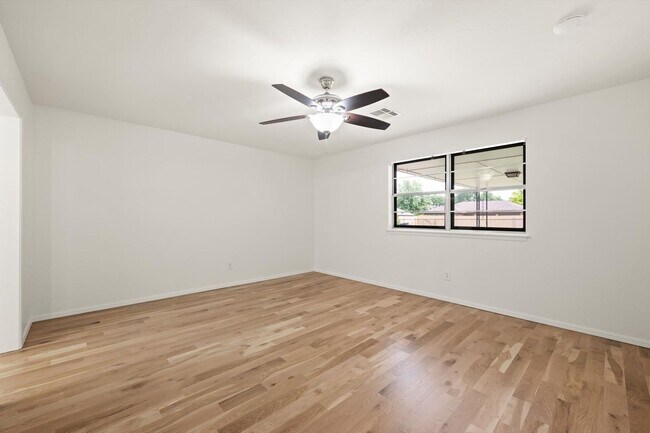 Building Photo - Modern Details and Interiors to a sought-a...