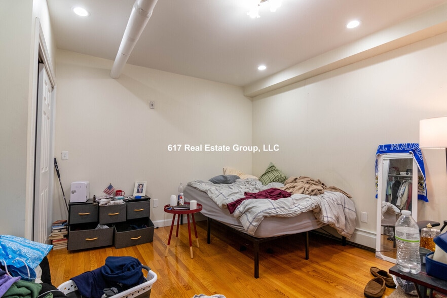 Building Photo - 22 Euston St