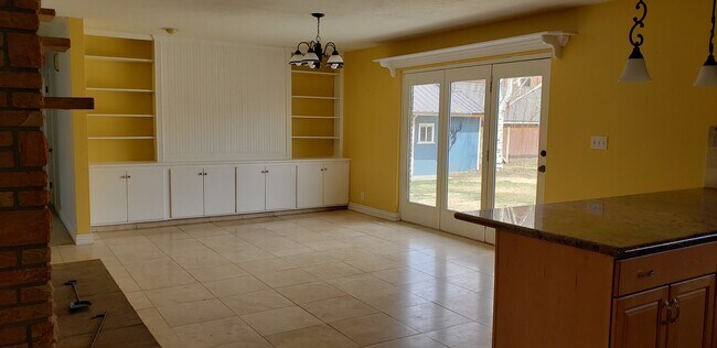 Dinning Room - 926 N 800 W
