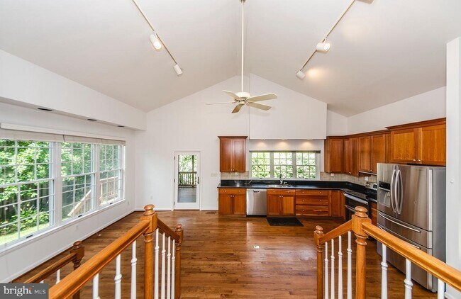 Building Photo - 628 Tazewell Rd NW