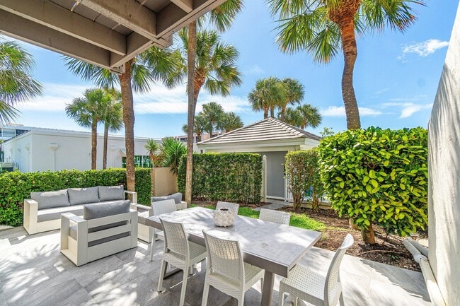 Building Photo - 2717 N Ocean Blvd