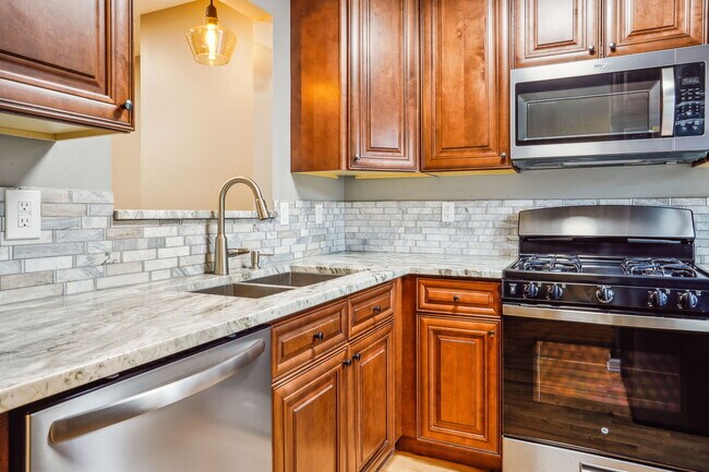 Building Photo - 1710 Messner Dr