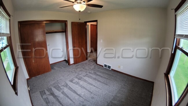 Building Photo - 2082 High Dr SE