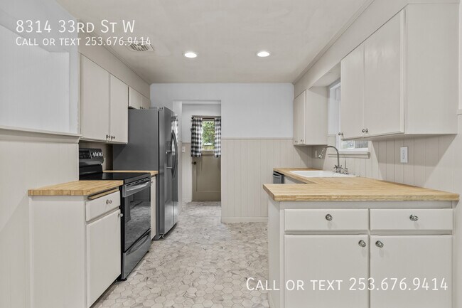 Building Photo - 8314 33rd St W