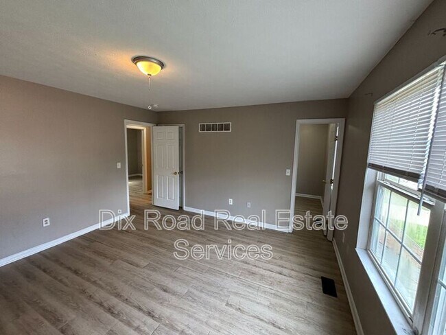 Building Photo - 307 Park Dr