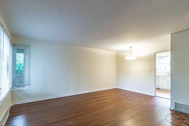Building Photo - 519 1/2 Ridge Rd