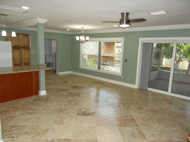 Building Photo - Gorgeous 3/2 in Clearwater