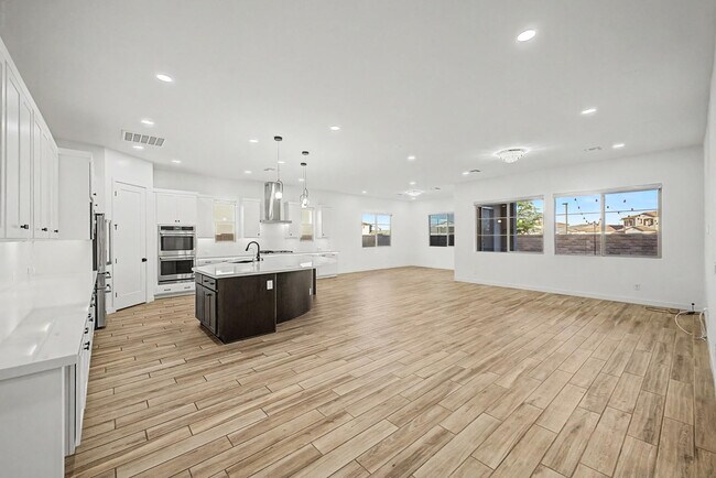 Building Photo - 1277 E Tonto Dr