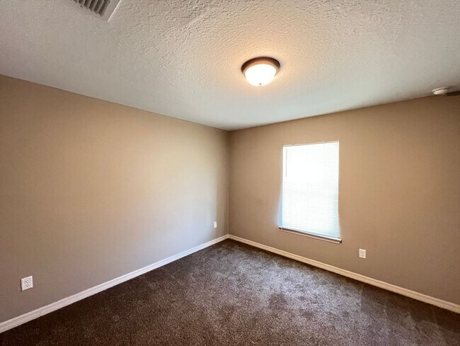 Building Photo - Beautiful 3 Bedroom, 2 Bathroom Home in Ocala!!