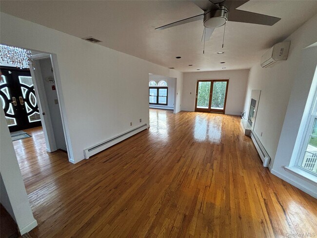 Building Photo - 31 Woodward St