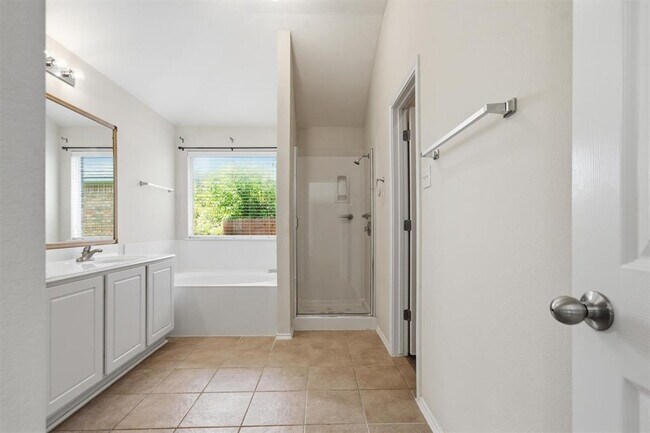 Building Photo - 224 Poplarwood Dr