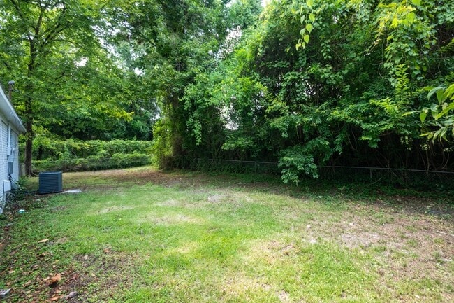 Building Photo - 27 Bethune Ct