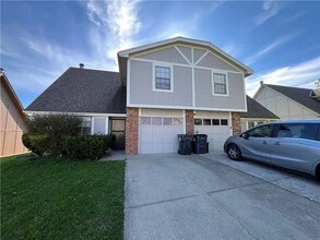 Building Photo - 708-710 SW 37th St Duplex