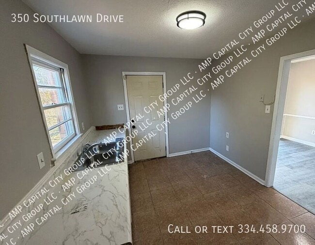 Building Photo - 350 Southlawn Dr