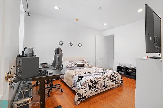 Building Photo - 619 SW 147th Ave