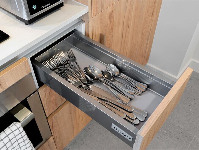 Building Photo - 11 NE 6th St