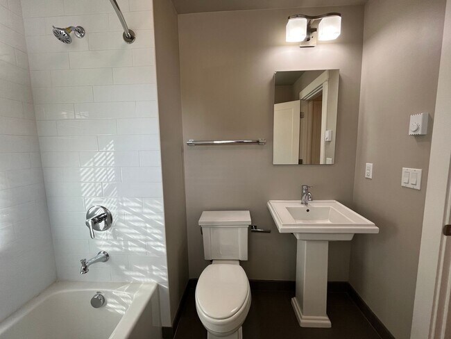 Building Photo - Modern 1-Bedroom! Private Storage w/Washer...