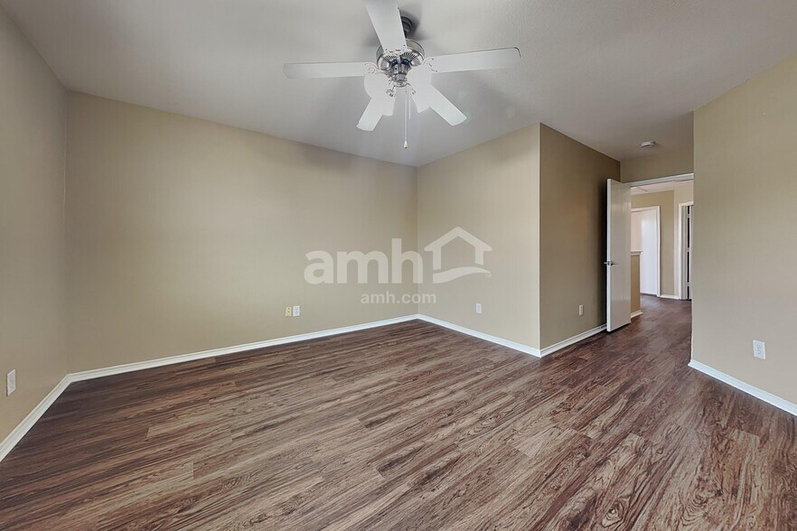 Building Photo - 6001 Melanie Dr