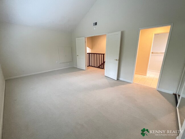 Building Photo - Large 3 Bedroom, 2.5 Bathroom, Great Neigh...