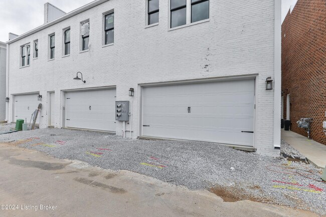 Building Photo - 10504 Meeting St