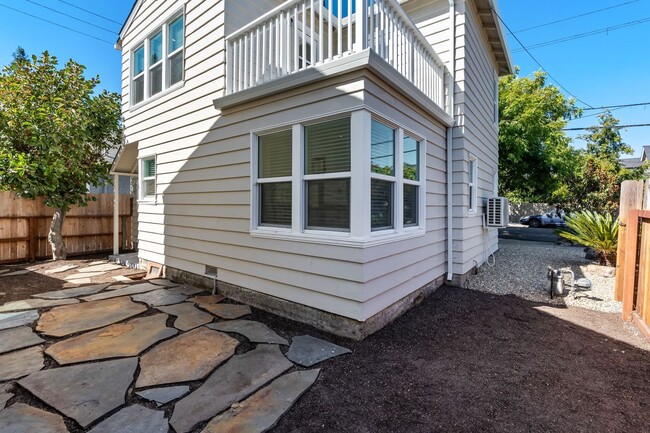 Building Photo - Fully renovated 2 Story Home in Downtown Napa