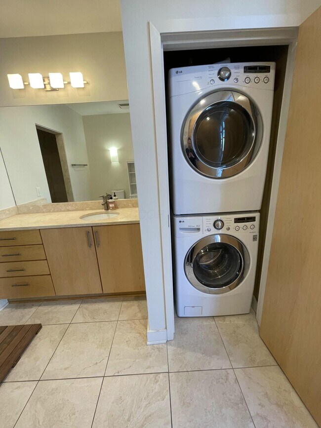 Building Photo - 199 S 5th St