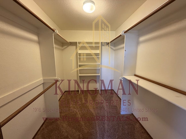 Building Photo - 3 Bedroom / 2 Bath Home with Courtyard Entry, Fireplace & Spacious Backyard