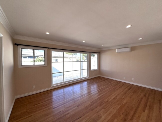 Living Room - 5639 E Spring St
