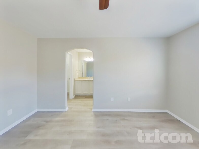 Building Photo - 652 Hailey Glenn View