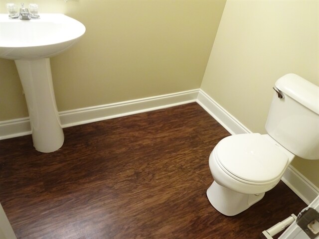 Building Photo - 212 Hedgewood Dr