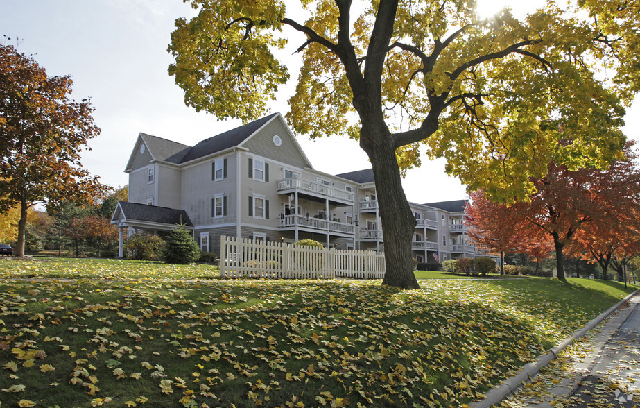 Primary Photo - Parkside Village-Delavan