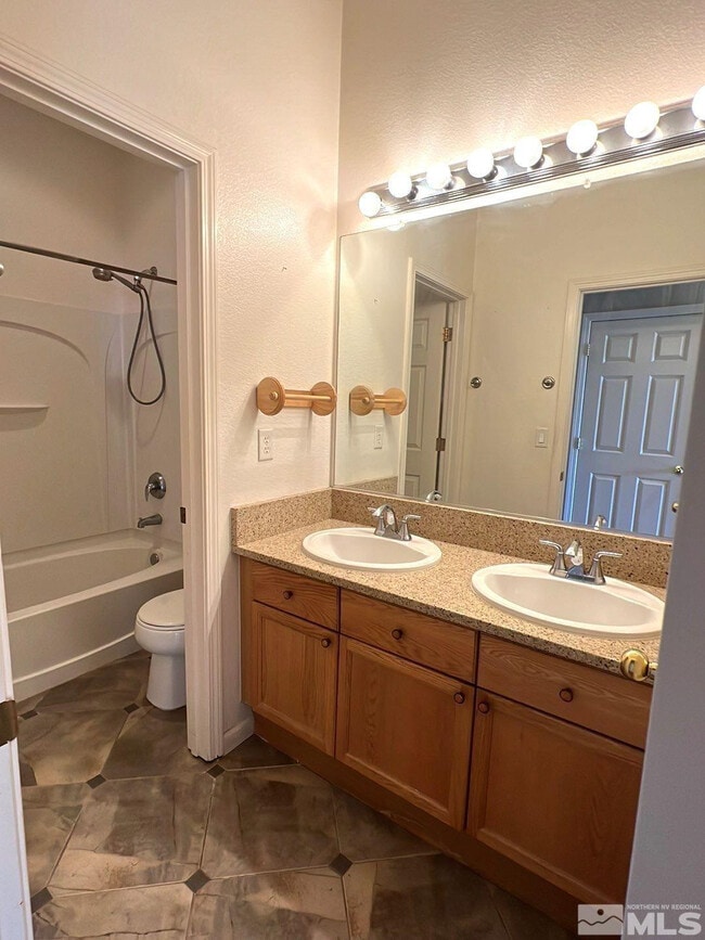 Building Photo - 3340 Sansol Ct
