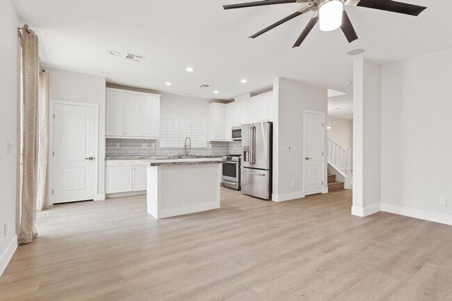 Building Photo - Remodeled Corner Lot with Mountain Views!
