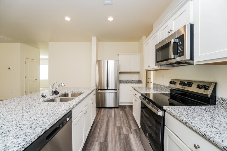 Building Photo - 7403 Cranleigh St