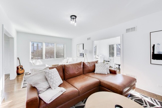 Building Photo - 229 N Myrtle Ave