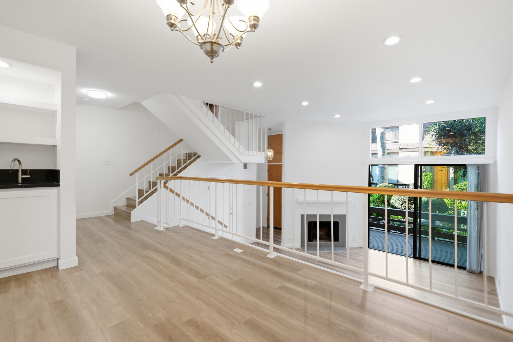 Building Photo - 9000 Vanalden Ave