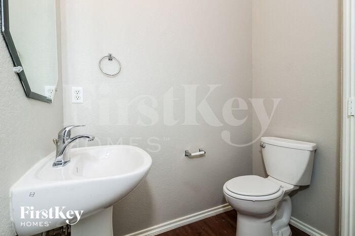 Building Photo - 2120 Haylee Dr