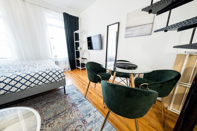 Building Photo - 328 E 74th St