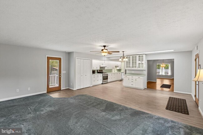 Building Photo - 8006 Woodhaven Ct