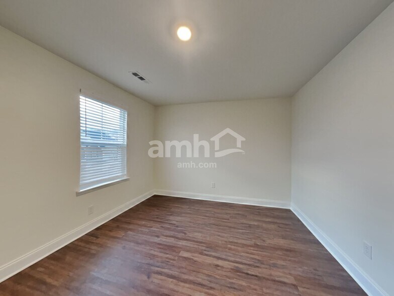 Building Photo - 130 Marin Dr