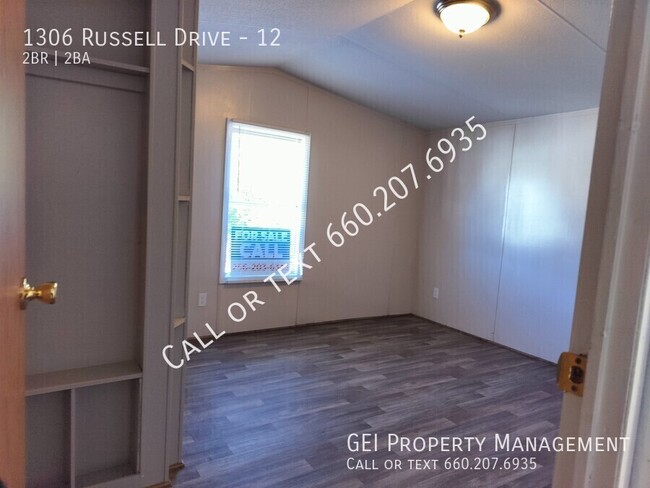 Building Photo - 1306 Russell Dr