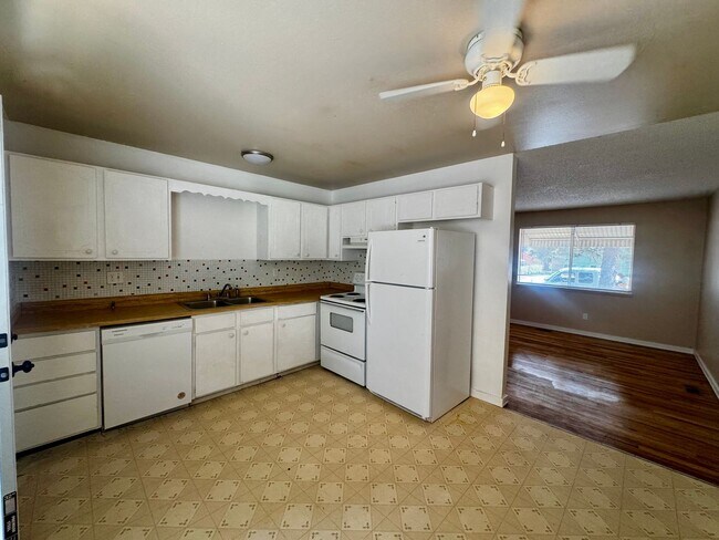 Building Photo - 3 Bedroom one level Home in Stratton Meadows