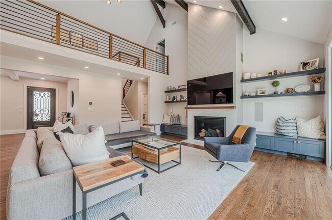 Building Photo - 4562 Columns Dr SE