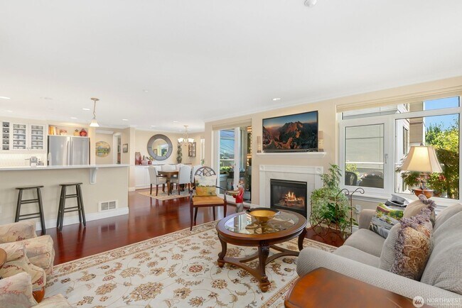Building Photo - Luxury spacious unit with partial downtown view in Magnolia