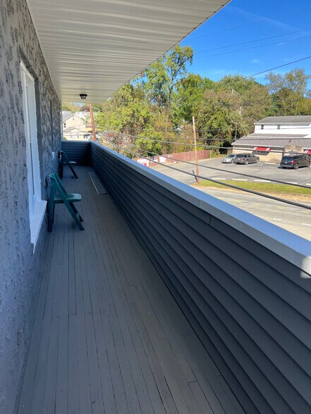 Building Photo - 1300 Stewart St