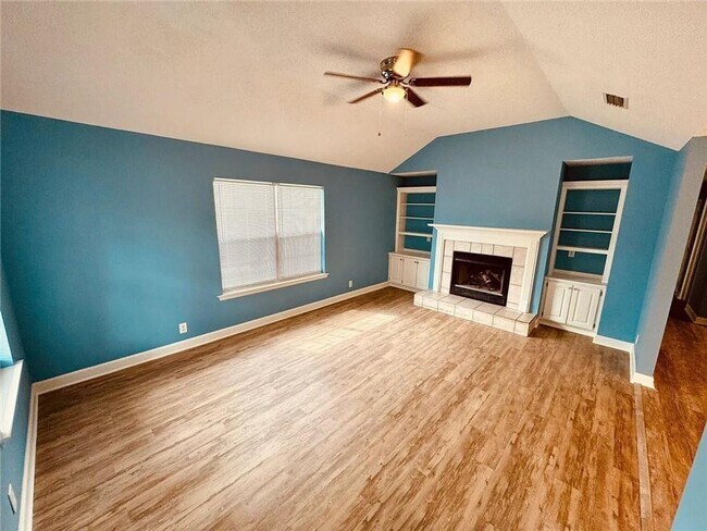 Building Photo - 312 Maple St